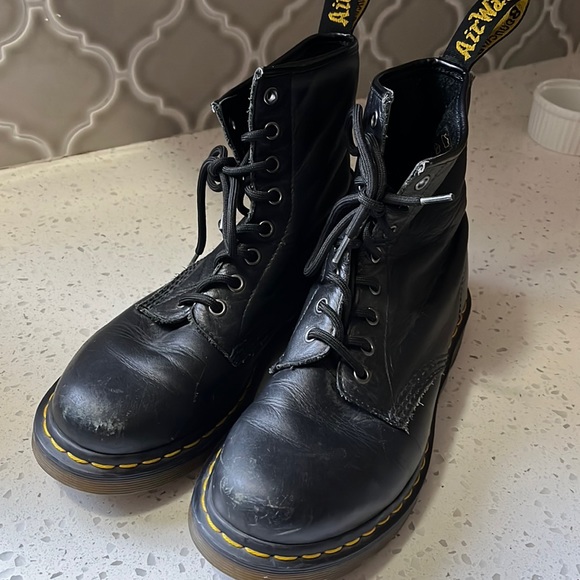 Dr Martens 8 leather boots - Picture 1 of 6